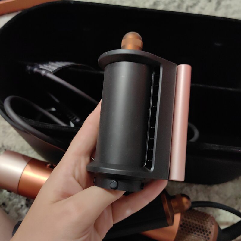 Ondulator Dyson ca nou, folosit de cateva ori achizitionat in ianuarie